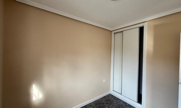 Reventa - Apartamento -
Playa Flamenca - Res. San Antonio