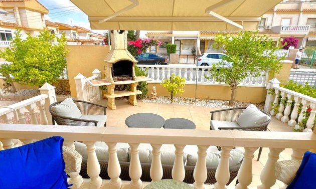Resale - Villa -
Orihuela Costa - Villamartín