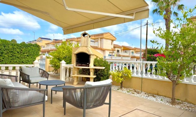 Resale - Villa -
Orihuela Costa - Villamartín
