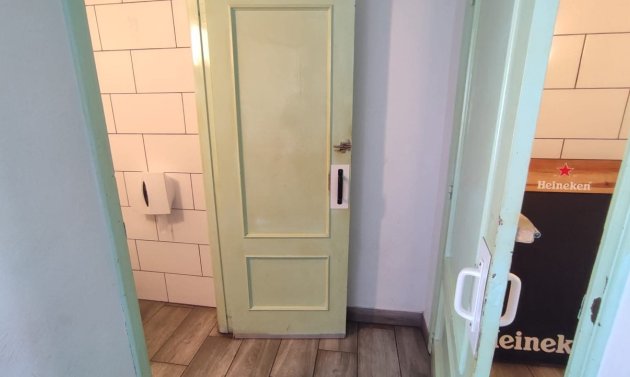 Resale - Commercial -
Los Altos