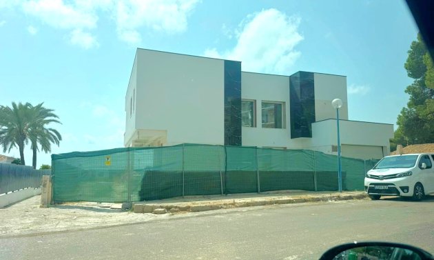 Obra nueva - Villa -
Orihuela Costa - Punta Prima