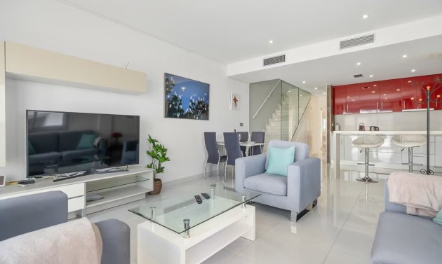 Resale - Semi Detached Villa -
Punta Prima - Marina Med