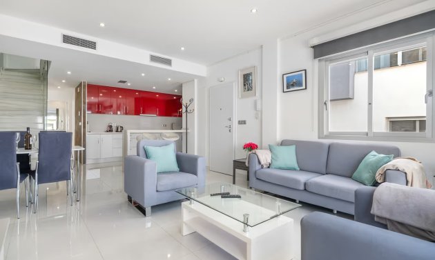 Resale - Semi Detached Villa -
Punta Prima - Marina Med