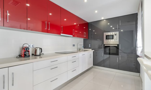 Resale - Semi Detached Villa -
Punta Prima - Marina Med