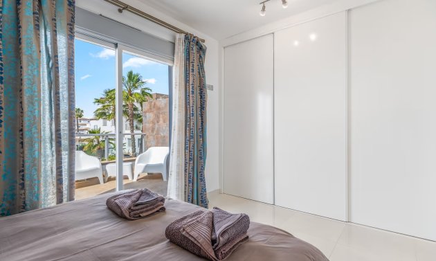 Resale - Semi Detached Villa -
Punta Prima - Marina Med