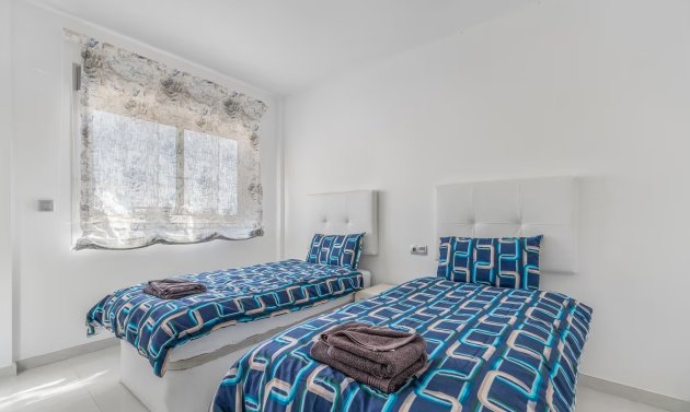 Resale - Semi Detached Villa -
Punta Prima - Marina Med
