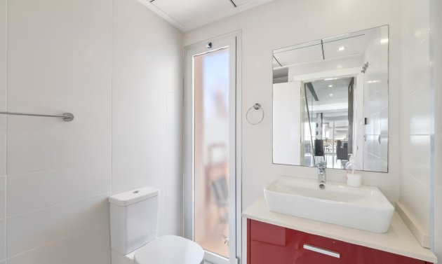 Resale - Semi Detached Villa -
Punta Prima - Marina Med