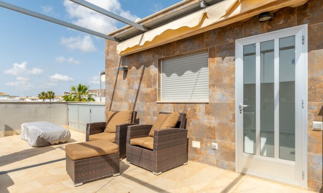 Resale - Semi Detached Villa -
Punta Prima - Marina Med