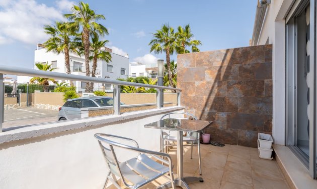 Resale - Semi Detached Villa -
Punta Prima - Marina Med