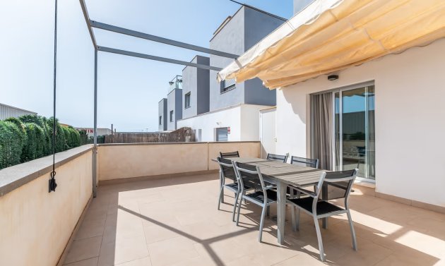 Resale - Semi Detached Villa -
Punta Prima - Marina Med