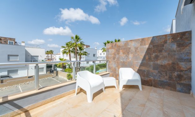 Resale - Semi Detached Villa -
Punta Prima - Marina Med