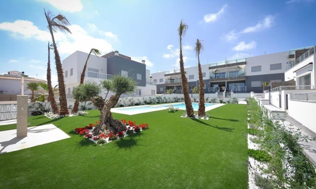 Resale - Semi Detached Villa -
Punta Prima - Marina Med