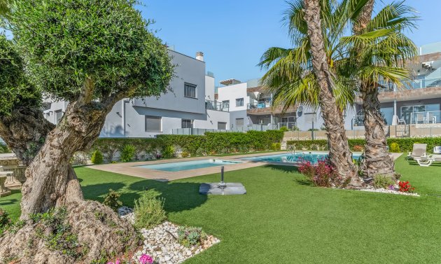 Resale - Semi Detached Villa -
Punta Prima - Marina Med