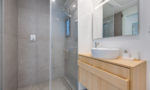 Reventa - Apartamento -
Campoamor - Las Colinas Golf and Country Club