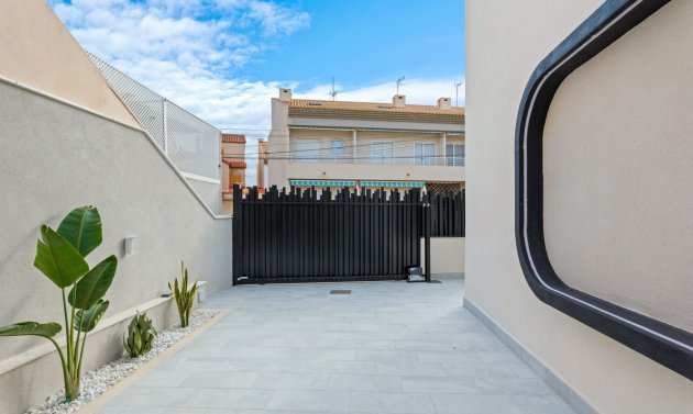 Resale - Semi Detached Villa -
Torre de la Horadada