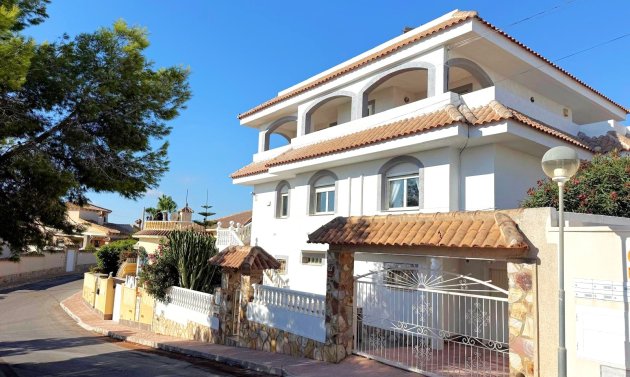 Resale - Villa -
San Miguel de Salinas - Blue Lagoon