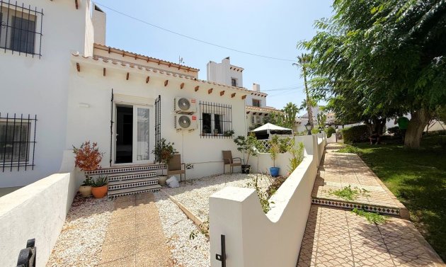Resale - Townhouse -
Orihuela Costa - Villamartín