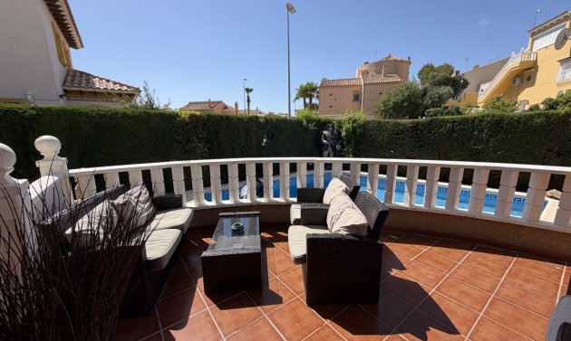 Reventa - Villa -
Villamartín - Villamartin