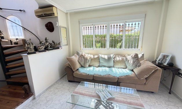 Reventa - Villa -
Villamartín - Villamartin