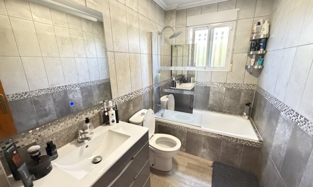 Reventa - Villa -
Villamartín - Villamartin