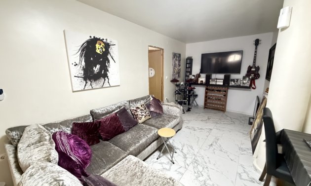 Reventa - Villa -
Villamartín - Villamartin