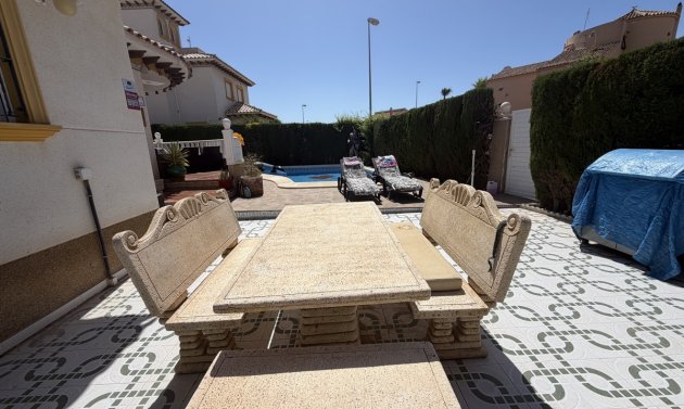 Reventa - Villa -
Villamartín - Villamartin