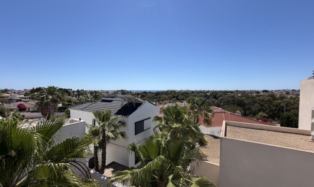 Återförsäljning - Villa -
Mil Palmeras
