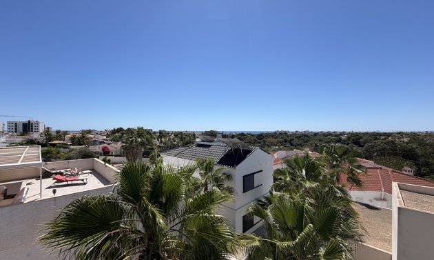 Återförsäljning - Villa -
Mil Palmeras