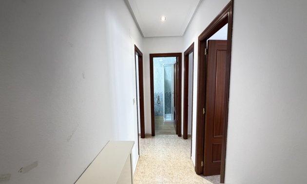 Wiederverkauf - Wohnung -
San Miguel de Salinas