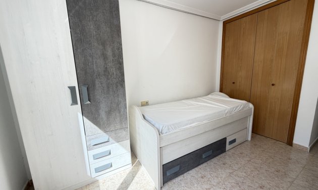 Wiederverkauf - Wohnung -
San Miguel de Salinas