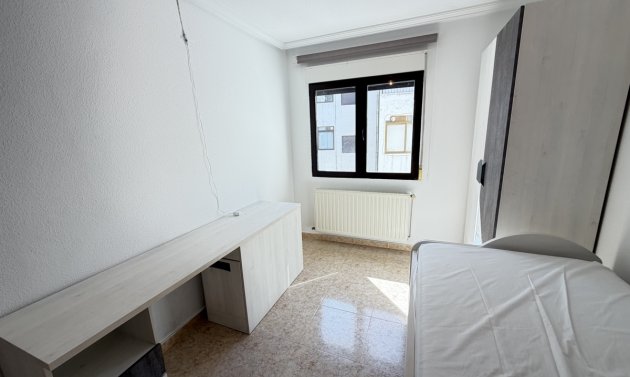 Wiederverkauf - Wohnung -
San Miguel de Salinas