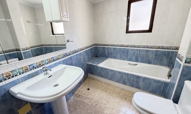 Wiederverkauf - Wohnung -
San Miguel de Salinas