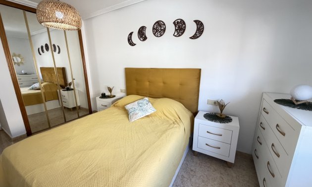 Wiederverkauf - Wohnung -
San Miguel de Salinas