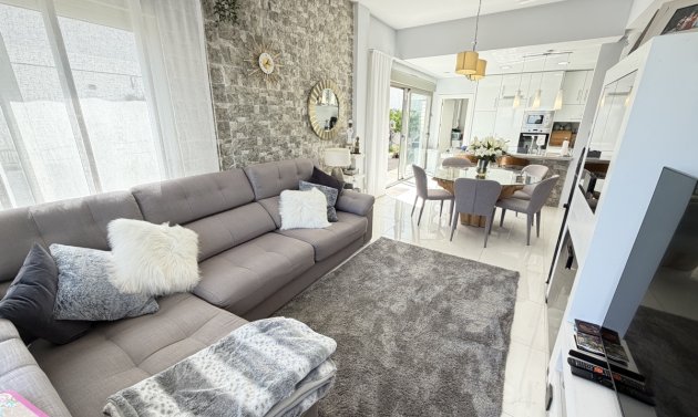 Resale - Villa -
Villamartín - Villamartin