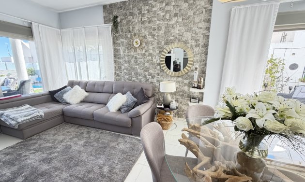 Resale - Villa -
Villamartín - Villamartin