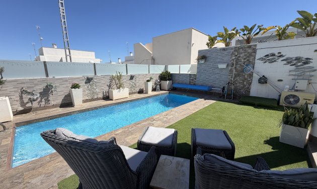 Resale - Villa -
Villamartín - Villamartin