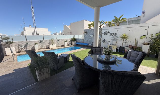 Resale - Villa -
Villamartín - Villamartin