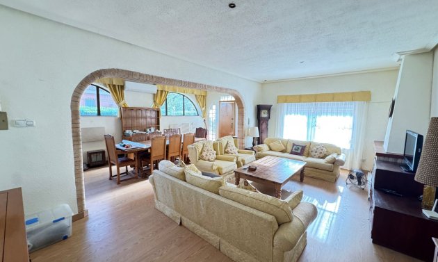 Resale - Villa -
Cabo Roig
