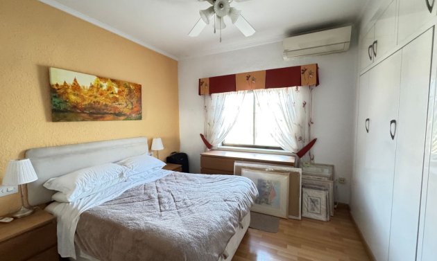 Resale - Villa -
Cabo Roig