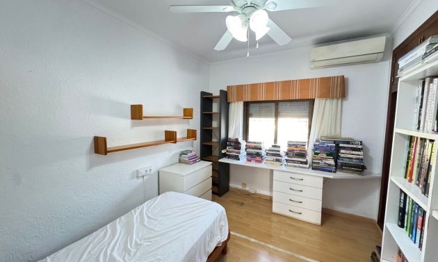 Resale - Villa -
Cabo Roig