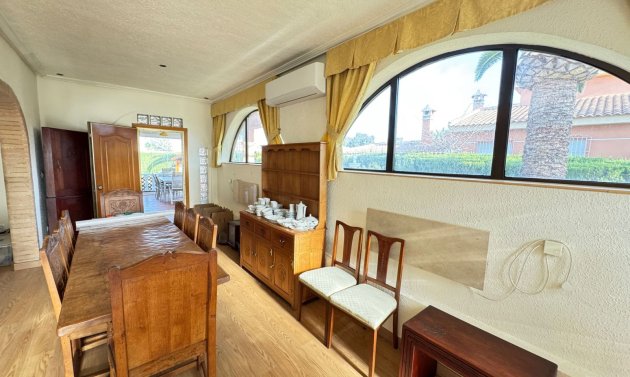 Resale - Villa -
Cabo Roig