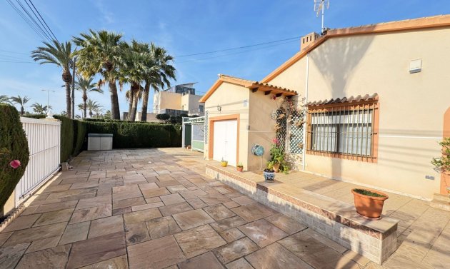 Resale - Villa -
Cabo Roig