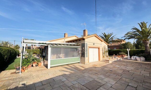 Resale - Villa -
Cabo Roig