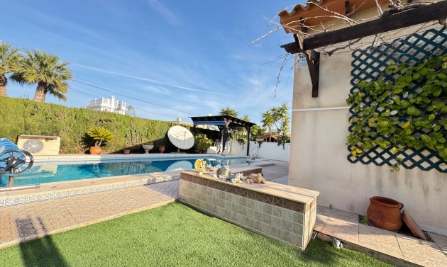 Resale - Villa -
Cabo Roig