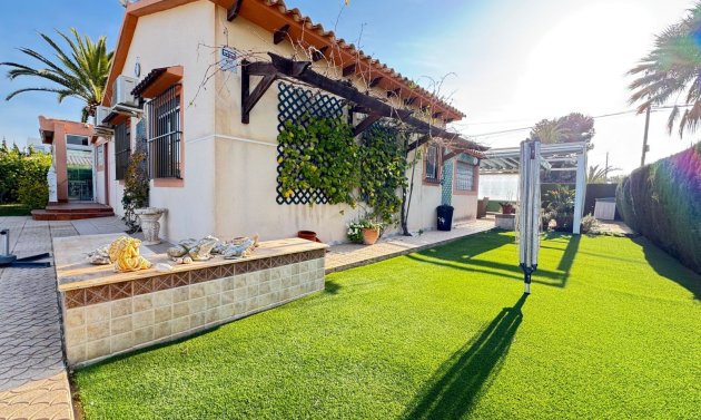 Resale - Villa -
Cabo Roig