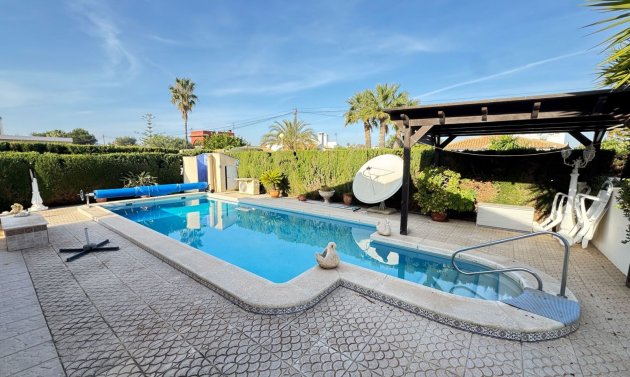 Resale - Villa -
Cabo Roig