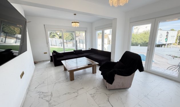 Resale - Villa -
Villamartín - Villamartin