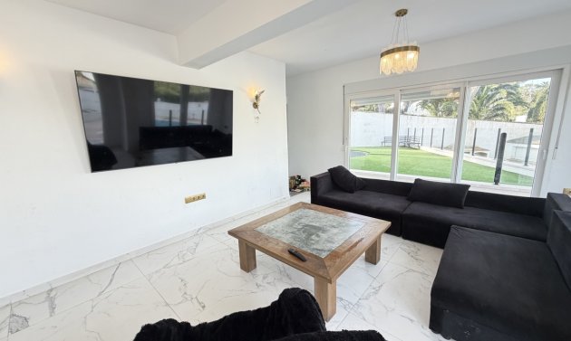 Resale - Villa -
Villamartín - Villamartin