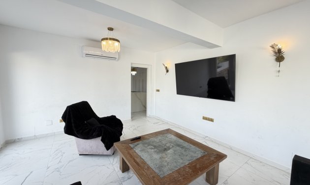 Resale - Villa -
Villamartín - Villamartin