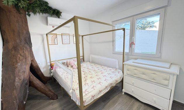 Resale - Villa -
Villamartín - Villamartin